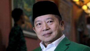 Ketum PPP Minta Seluruh Kader Salurkan Bansos hingga Fasilitasi Warga Positif