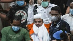 Habib Rizieq Shihab (HRS) Dikabarkan Terbaring Lemas di Rumah Sakit, Tangan Kanan Patah, Begini Faktanya