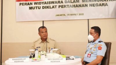 Peningkatan Kompetensi Widyaswara Badiklat Kemhan RI melalui Round Table Discussion