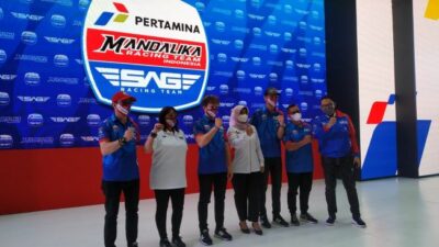 Jumpa pers dua Pebalap Pertamina Mandalika SAG Team, Gabriel Rodrigo dan Bo Bendsneyder di Epiwalk, Kuningan, Jakarta