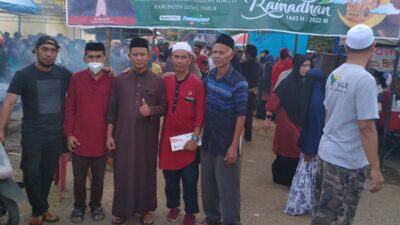 Puluhan pedagang makanan warnai pasar Ramadhan di Desa Wawondula