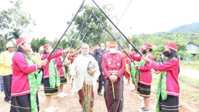 Bupati Luwu Timur Buka Musyawarah Masyarakat Adat To Karunsi’e