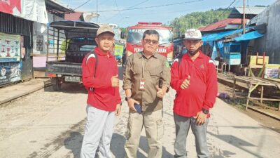 Kominfo-SP dan Pemerintah Kecamatan Bersihkan Area Pasar Malili