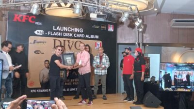 Peluncuran Album Divo ” Cerita Tentang Cinta” dengan Usb–Flasdisk Card terbaru kekinian di Zaman Now,  Kfc Kemang Raya Jakarta selatan.