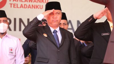 Momen Hari Pahlawan, Budiman Serahkan Bansos Untuk Legiun Veteran dan Randis Lurah