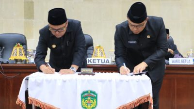 Bupati dan Ketua DPRD Tandatangani Persetujuan Bersama Ranperda 2023 Menjadi Perda