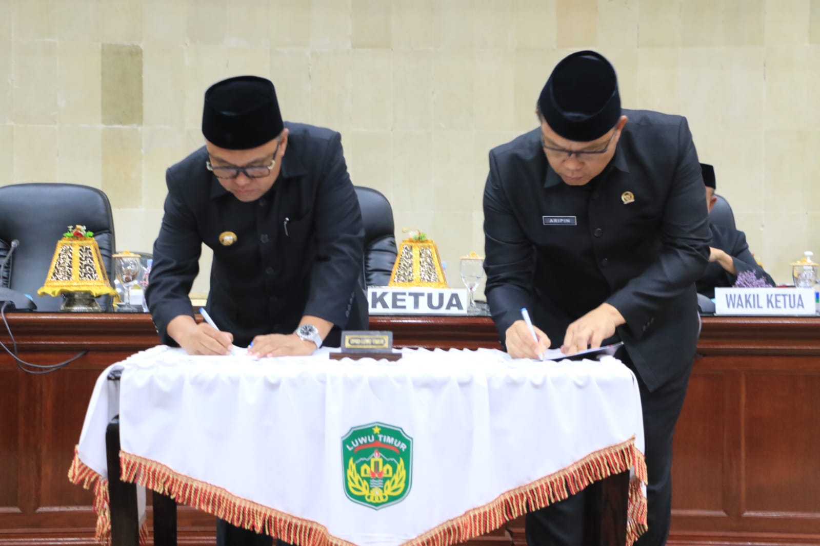 Bupati dan Ketua DPRD Tandatangani Persetujuan Bersama Ranperda 2023 Menjadi Perda