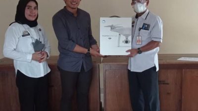 Kadis Dikbud Lutim Serahkan Bantuan Alat Kesenian Untuk Sanggar Seni di Lima Kecamatan