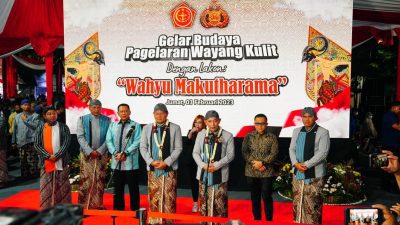 Polri menggelar pagelaran budaya wayang kulit dengan Lakon Wahyu Makutharama, yang dihadiri oleh Kapolri Jenderal Listyo Sigit Prabowo