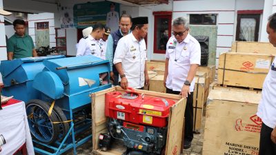 Bupati Budiman Serahkan Sarana Pertanian dan Nelayan dari Program PKPM PT. Vale Indonesia