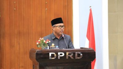 Budiman Serahkan Ranperda Pajak Daerah dan Retribusi Daerah Kepada DPRD