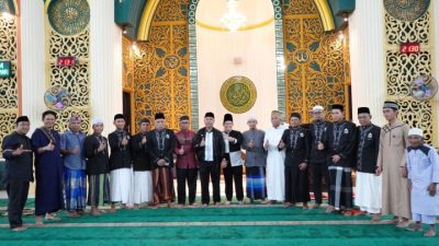 Safari Ramadhan di Kecamatan Nuha, Bupati Budiman Serahkan Santunan Bagi Anak Yatim