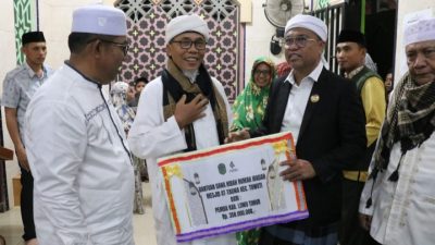 Bupati Budiman Serahkan Berbagai Bantuan Saat Safari Ramadhan di Kecamatan Towuti