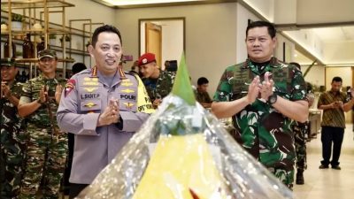 54 Tahun Usia Kapolri; Puncak Tumpeng Dari Panglima Untuk Kapolri