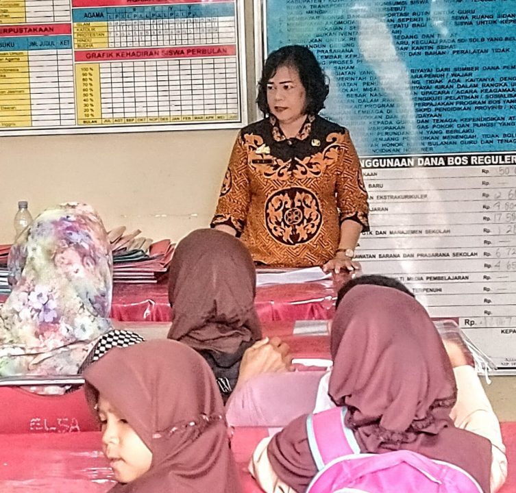 Penaikan Kelas semester II Siswa UPT.SD.272 Parahua Towuti Berlangsung Sederhana