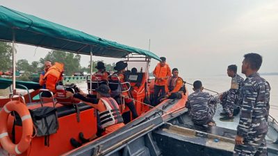 POS TNI AL Tanjung Datuk Ikut Serta Dalam SAR Orang Tenggelam di Perairan Tembilahan