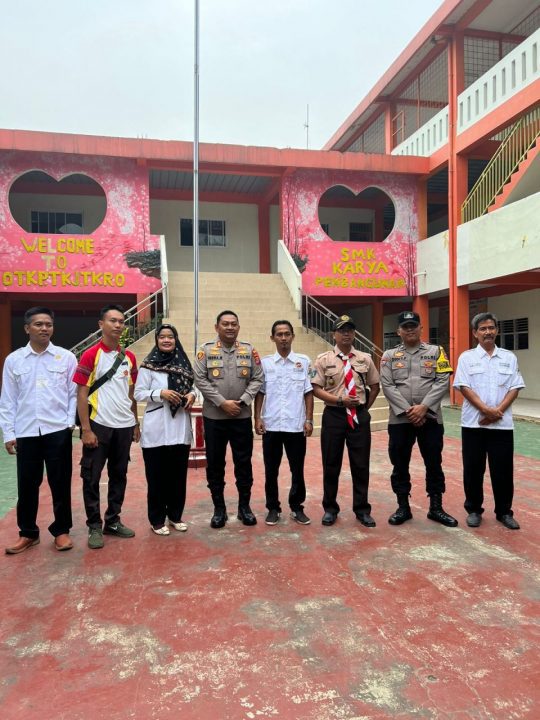 Wakapolresta Tangerang Menjadi Pembina Upacara Di SMK Karya Pembangunan