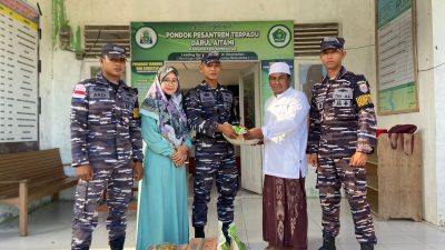 Gerakan Jumat Berkah, Lanal Simeulue Bagikan Kebahagiaan di Pondok Pesantren Kabupaten Simeulue