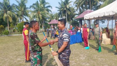 Bersinergi Untuk Lingkungan Pesisir, Lanal Bintan Gelar Bhakti Sosial Bersih Pantai dan Pemberian Bantuan Sosial Kepada Masyarakat Pesisir