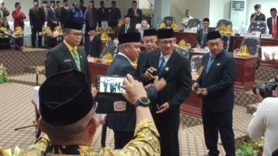 PAW anggota DPRD Lutim Fraksi PAN dan Golkar Resmi di Lantik