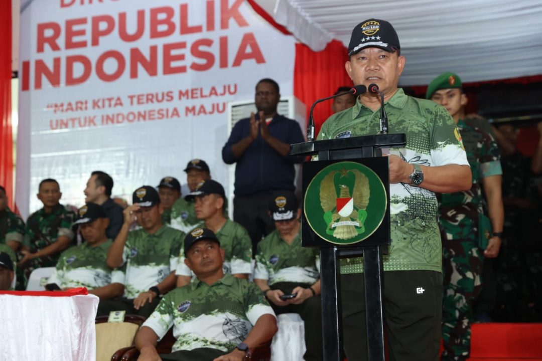 Kebahagiaan Jenderal Dudung Ditengah Keceriaan Masyarakat Papua