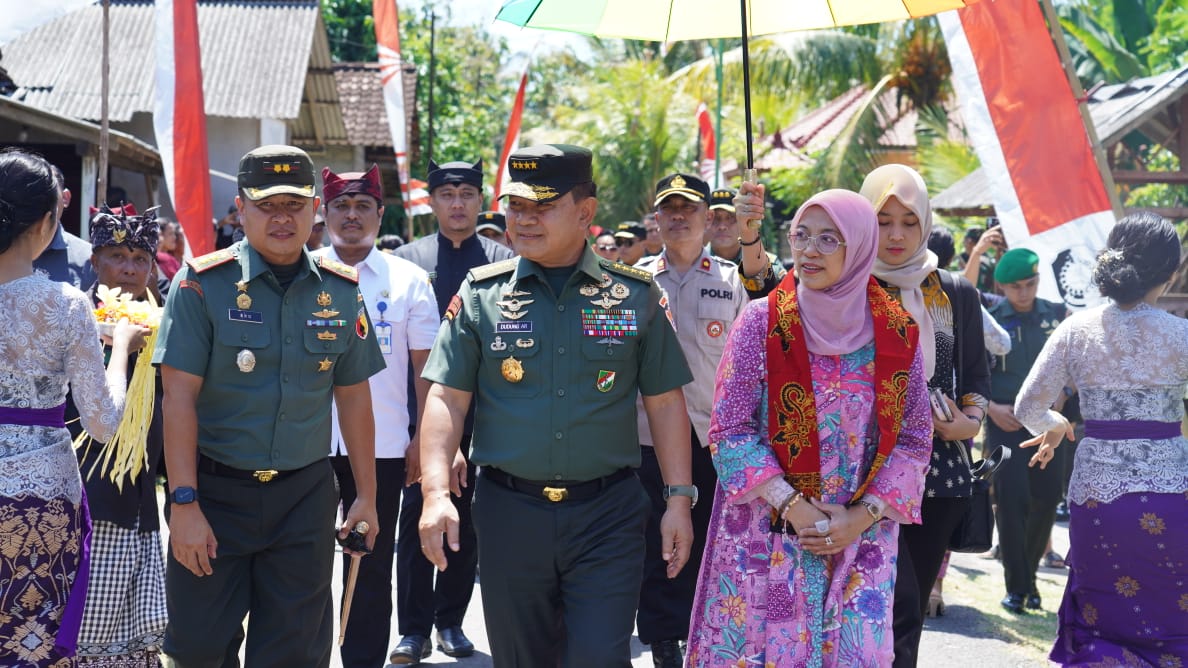 Kasad Ajak Warga Kampung Pancasila Jaga Persatuan dan Kesatuan