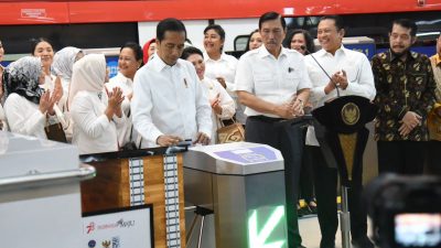 Presiden RI Joko Widodo (Jokowi) meresmikan Light Rail Transit atau Lintas Raya Terpadu (LRT) Terintegrasi di Wilayah Jakarta, Bogor, Depok, Bekasi (Jabodebek