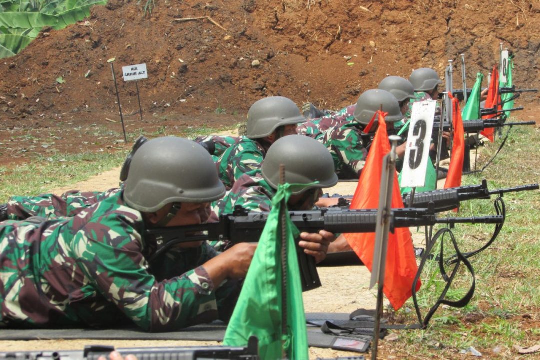 Tingkatkan Profesionalisme, Prajurit Lanal Bandung Gelar Latihan Menembak dan Renang Militer Pada Uji Trampil Glagaspur P1 dan P2