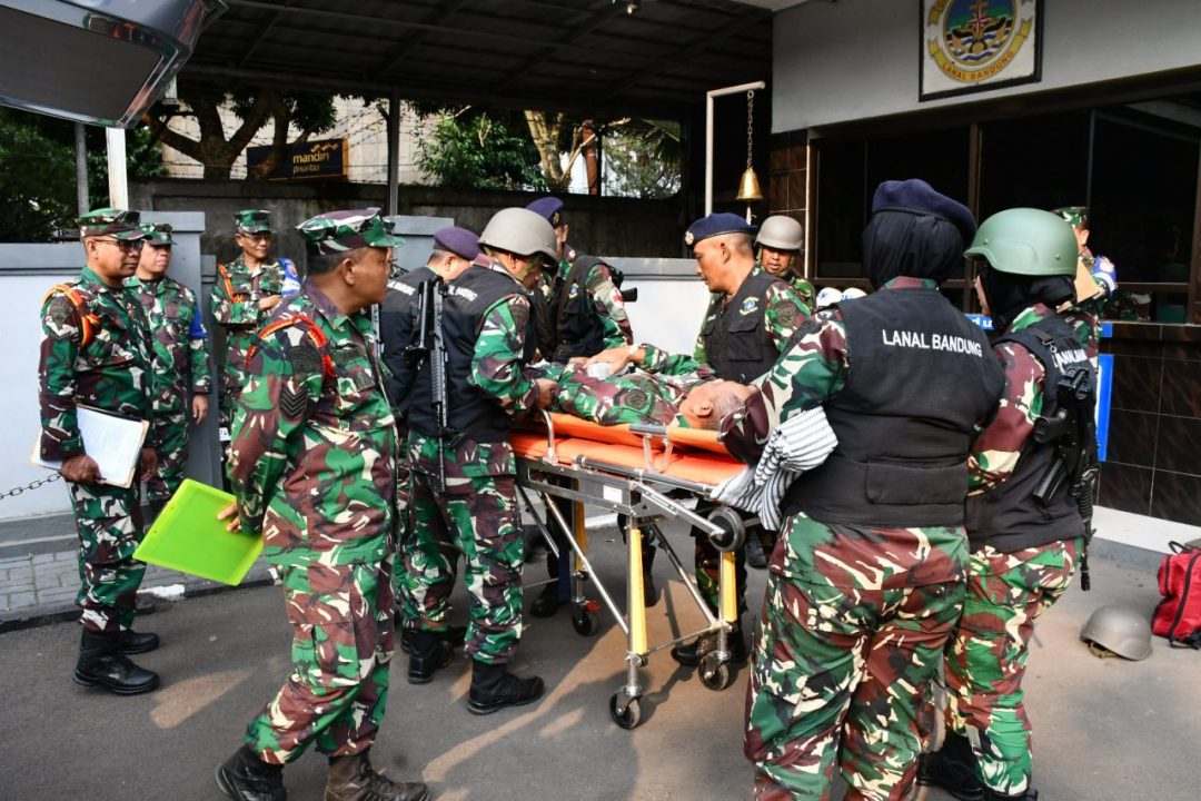 Diserang Lewat Udara, Prajurit Lanal Bandung Segera Pertahankan Pangkalan Pada Simulasi Uji Terampil P1 dan P2